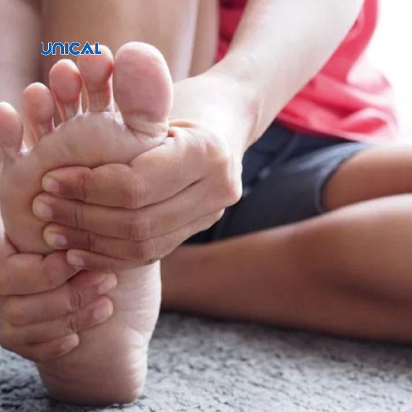 Chuột rút là một trong những biểu hiện thiếu canxi